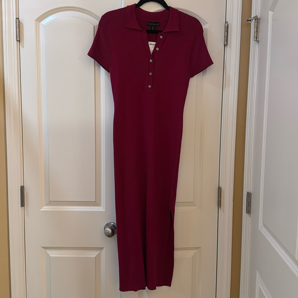NEW- Women’s House of Harlow short sleeve ribbed maxi dress